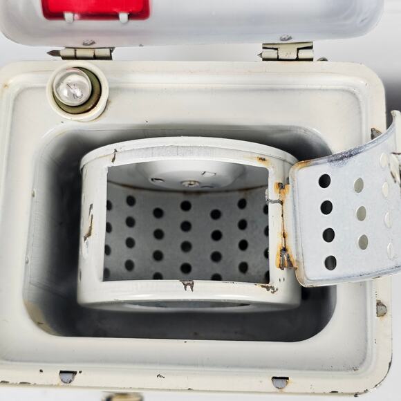 Vintage child's tin Wash O' Matic toy washing machine 6 x 4.5 x 3.75 - Picture 5 of 14